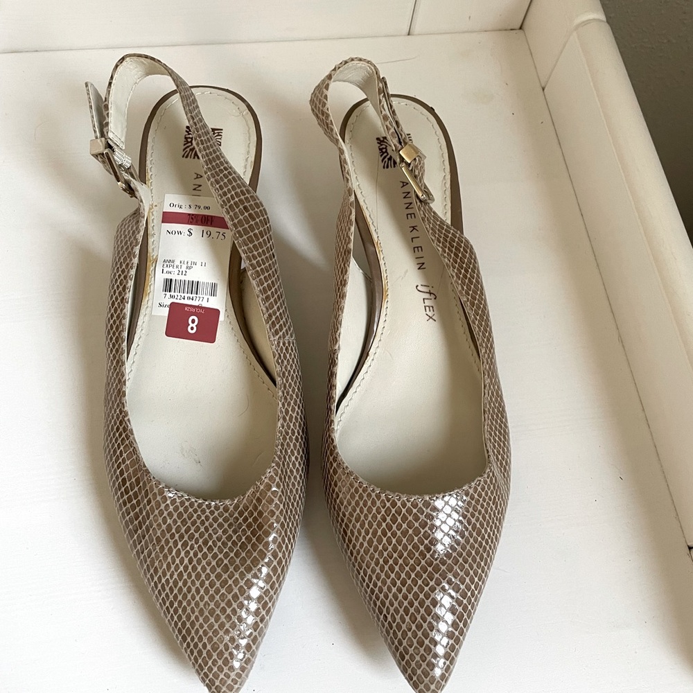 Anne Klein low (about 1.5 inches) heel shoes size 8